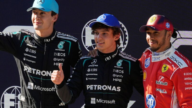 Mercedes va discuta cum se vor lupta Antonelli și Russell din cauza amenințării la titlu a lui Hamilton - Știri