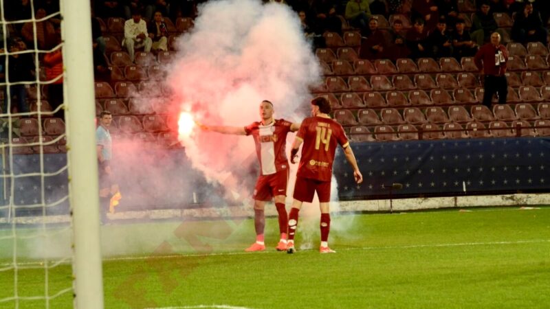 CFR Cluj – U Cluj, întrerupt de torțele aruncate de fanii oaspeților în Gruia - Fotbal românesc